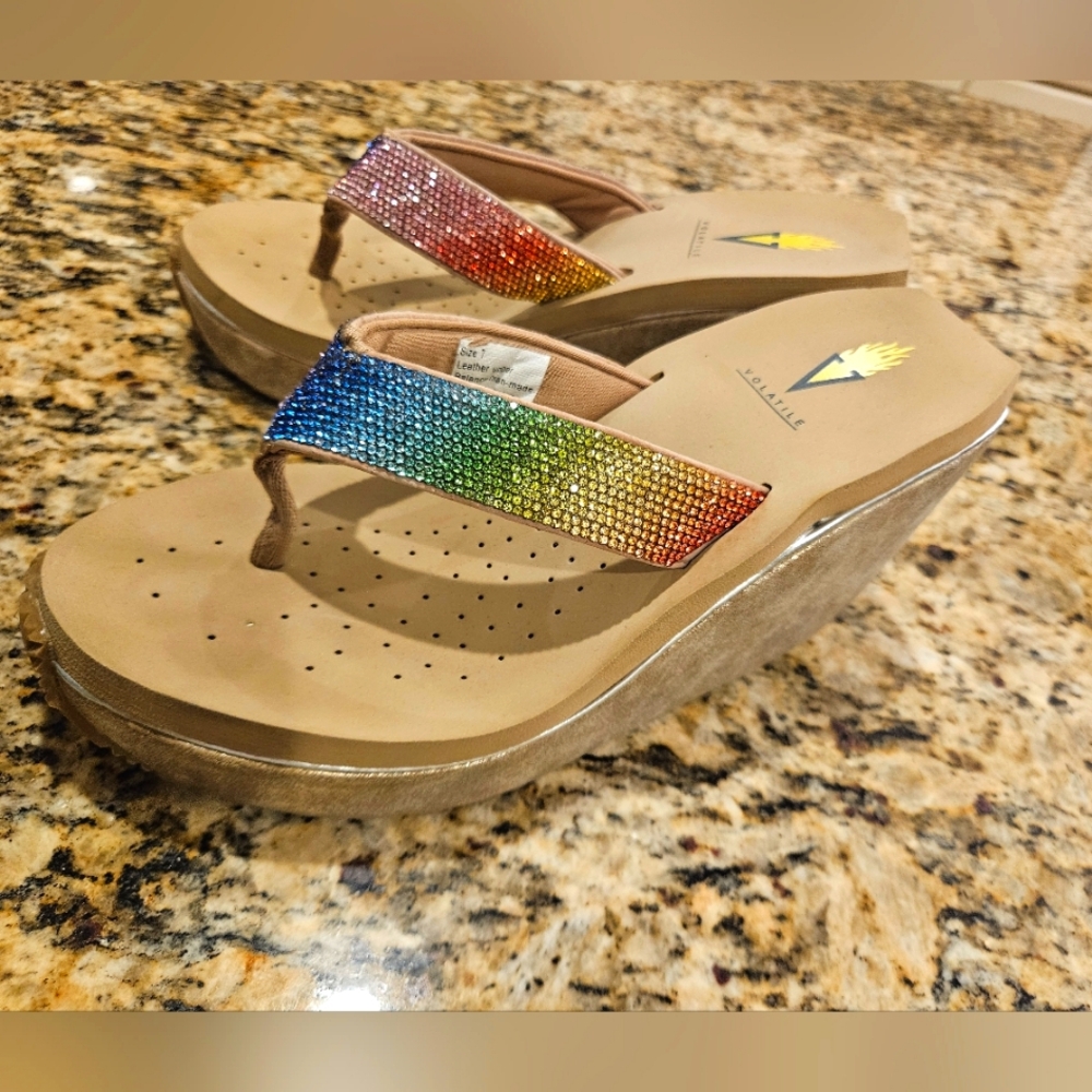VOLATILE platform flip-flops  sz7 worn once!
